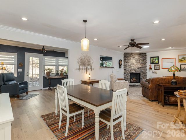 128 Camellia Way, Hendersonville, NC 28739