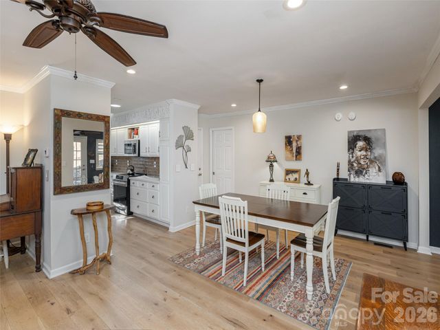 128 Camellia Way, Hendersonville, NC 28739