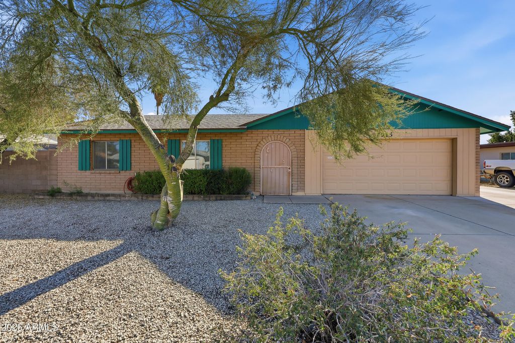 Image 1 of property listing at 4925 W GRANDVIEW Road, Glendale, AZ 85306