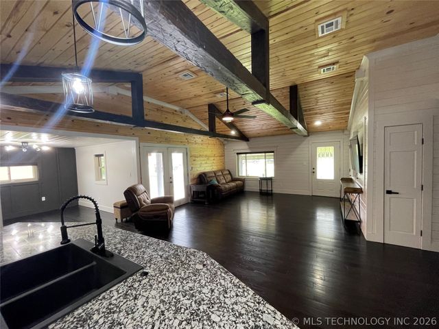 501 N Dorothy Avenue, Claremore, OK 74017