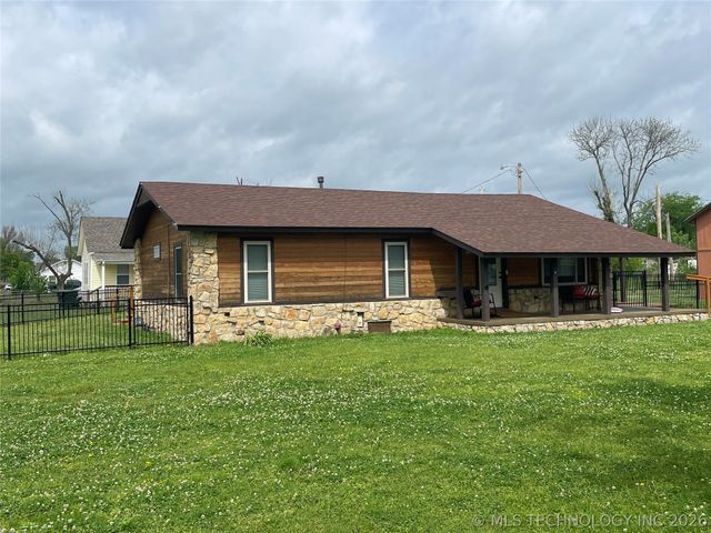 501 N Dorothy Avenue, Claremore, OK 74017