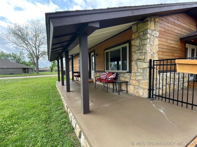 501 N Dorothy Avenue, Claremore, OK 74017