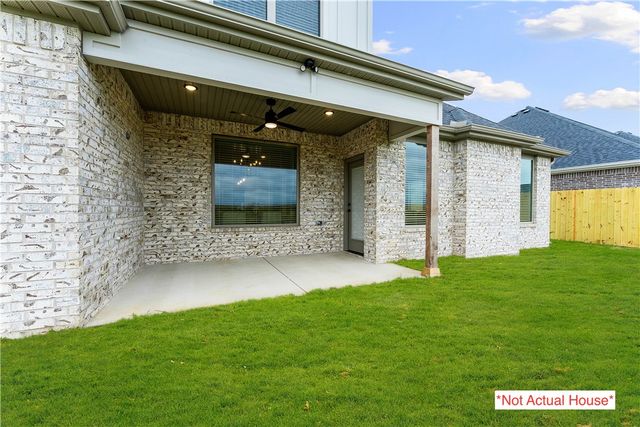 814 Dolcetto Street, Tontitown, AR 72762