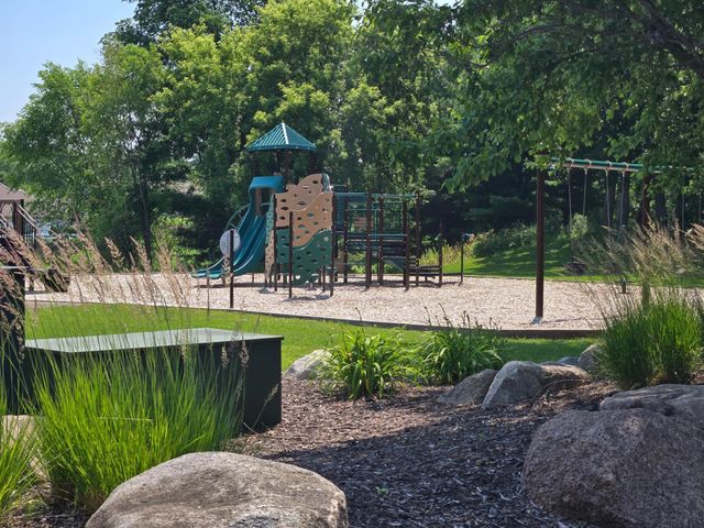 7445 Timber Crest Drive S, Cottage Grove, MN 55016