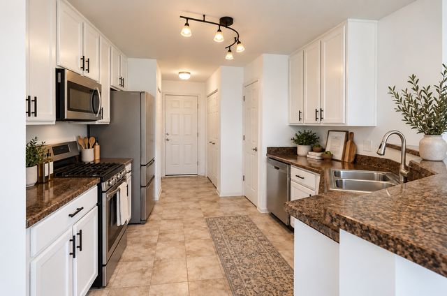 617 GRAND CANYON Circle, Crystal Lake, IL 60014