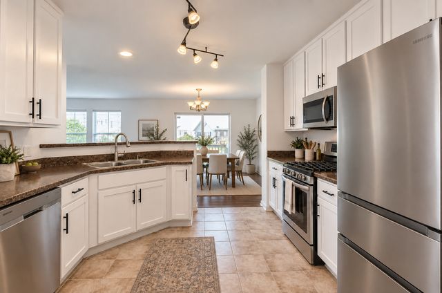 617 GRAND CANYON Circle, Crystal Lake, IL 60014