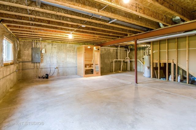 617 GRAND CANYON Circle, Crystal Lake, IL 60014