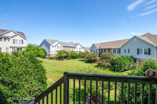 617 GRAND CANYON Circle, Crystal Lake, IL 60014