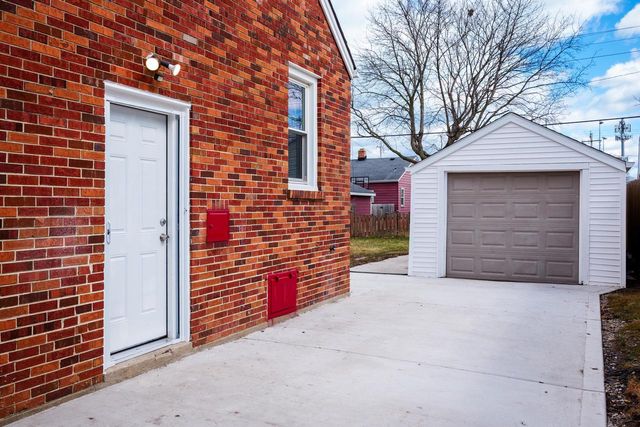 7721 14th AVENUE, Kenosha, WI 53143