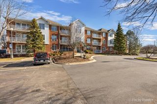 543 N Hough Street 102, Barrington, IL 60010