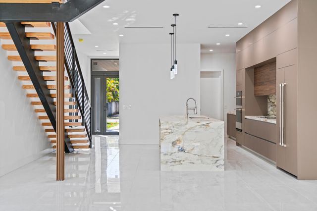 1314 NE 13th Avenue A-b, Fort Lauderdale, FL 33304