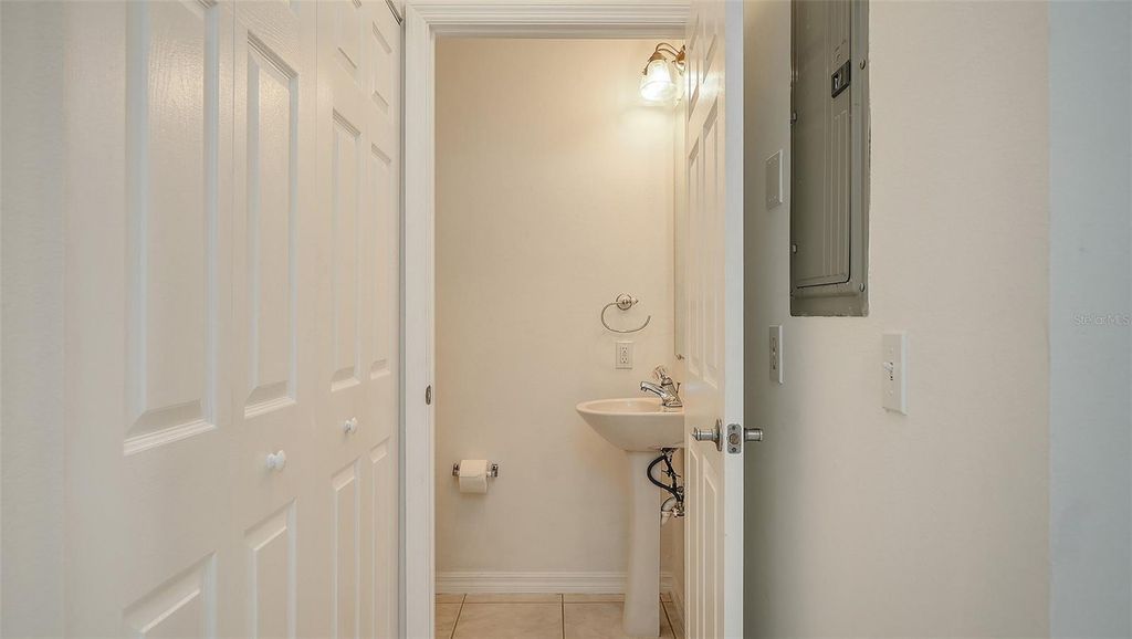 Image 17 of property listing at 7612 PLANTATION CIRCLE, Bradenton, FL 34201