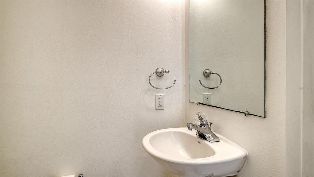 Image 18 of property listing at 7612 PLANTATION CIRCLE, Bradenton, FL 34201