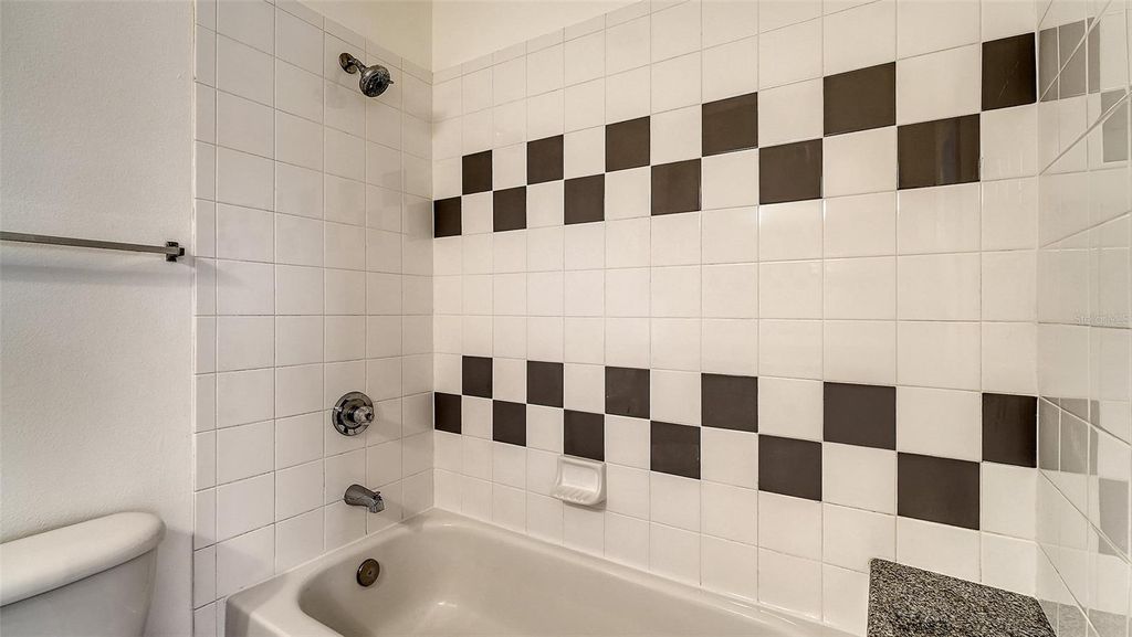 Image 23 of property listing at 7612 PLANTATION CIRCLE, Bradenton, FL 34201