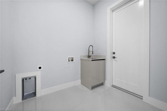 3990 27nd AVE NE, Naples, FL 34120