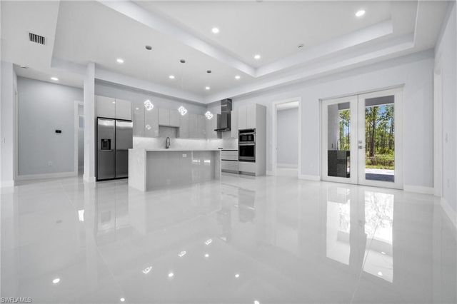 3990 27nd AVE NE, Naples, FL 34120