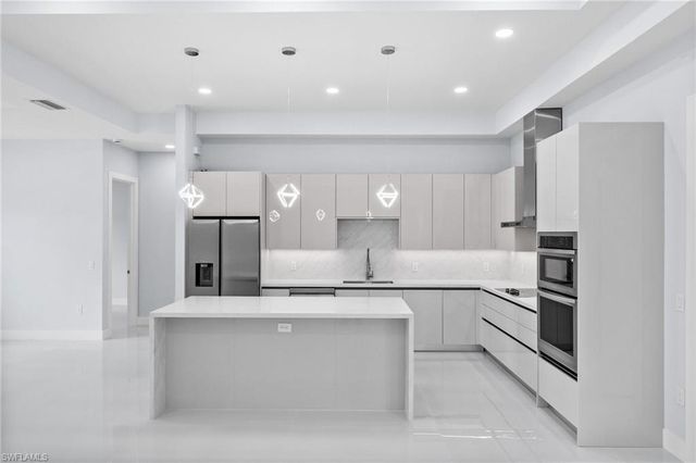 3990 27nd AVE NE, Naples, FL 34120