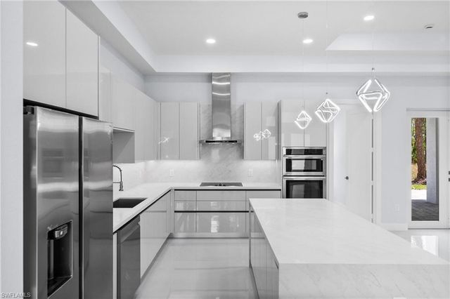 3990 27nd AVE NE, Naples, FL 34120