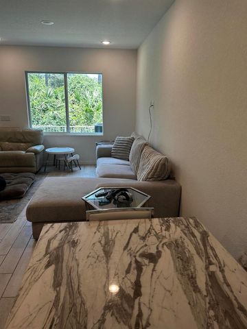 791 NE Trailside Run, Port St. Lucie, FL 34983