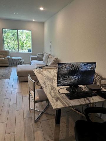 791 NE Trailside Run, Port St. Lucie, FL 34983