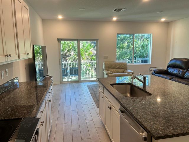 791 NE Trailside Run, Port St. Lucie, FL 34983