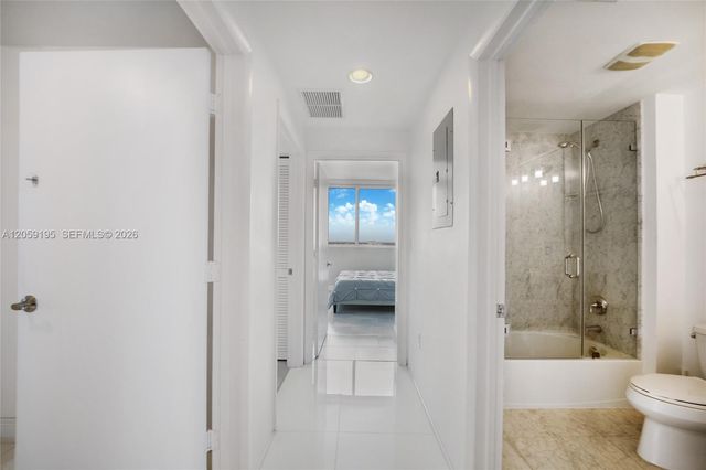 253 NE 2nd St 3302, Miami, FL 33132