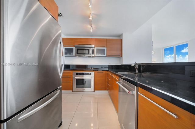 253 NE 2nd St 3302, Miami, FL 33132