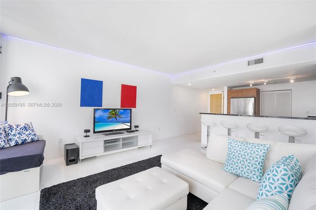 253 NE 2nd St 3302, Miami, FL 33132