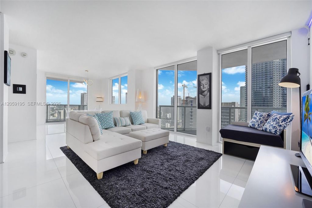 253 NE 2nd St 3302, Miami, FL 33132