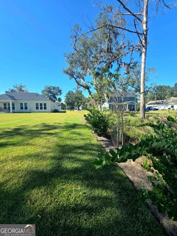 390 Harbour Island Circle, Waverly, GA 31565