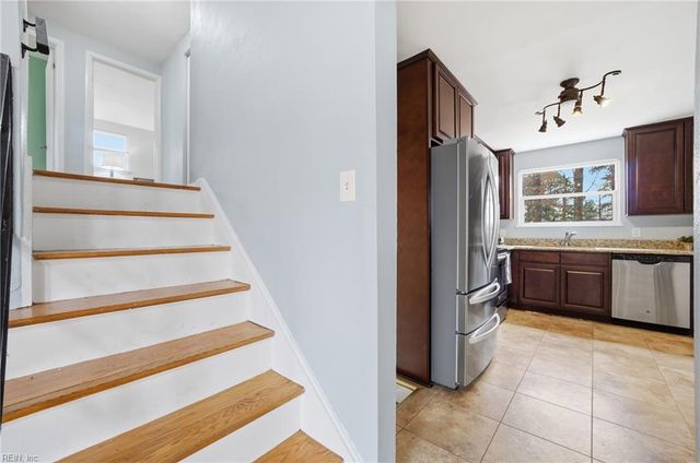 717 Bayberry LN, Norfolk, VA 23502