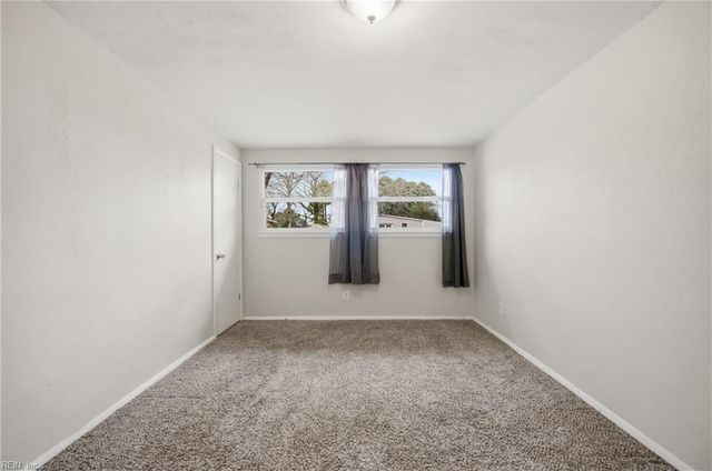 717 Bayberry LN, Norfolk, VA 23502