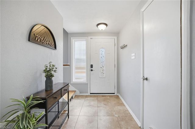 717 Bayberry LN, Norfolk, VA 23502