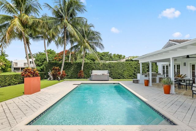 2892 Banyan Blvd Circle NW, Boca Raton, FL 33431