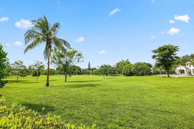 2892 Banyan Blvd Circle NW, Boca Raton, FL 33431