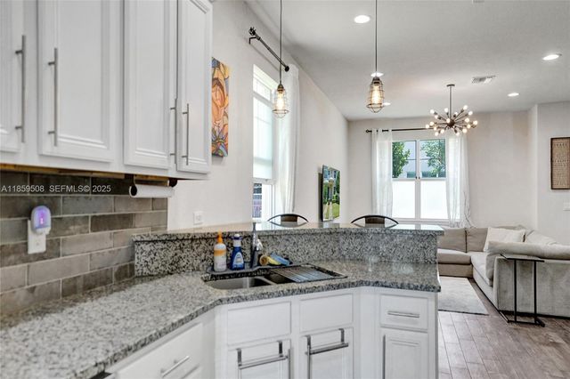 4046 Long Leaf Lane, Hollywood, FL 33021