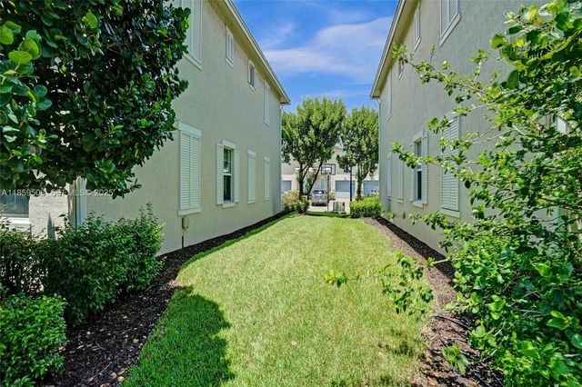 4046 Long Leaf Lane, Hollywood, FL 33021