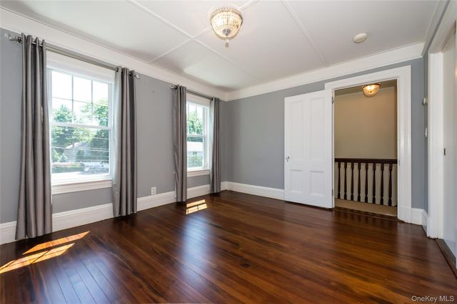 21 Franklin Avenue, Glen Cove, NY 11542