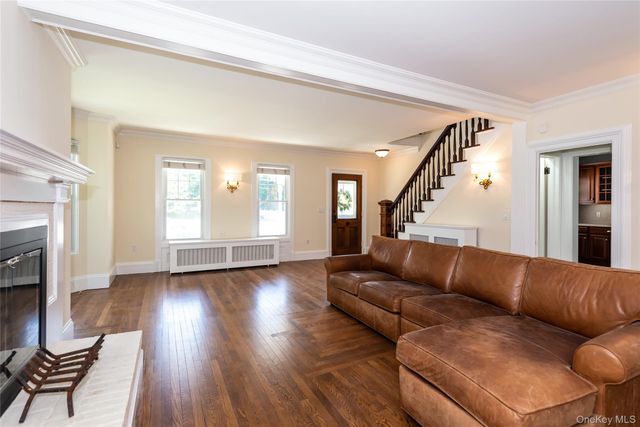 21 Franklin Avenue, Glen Cove, NY 11542
