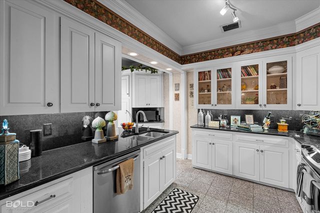 2013 E Kings Highway, Shreveport, LA 71105