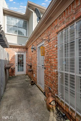 2013 E Kings Highway, Shreveport, LA 71105