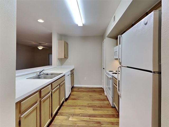 490 N PIN OAK PLACE 208, Longwood, FL 32779