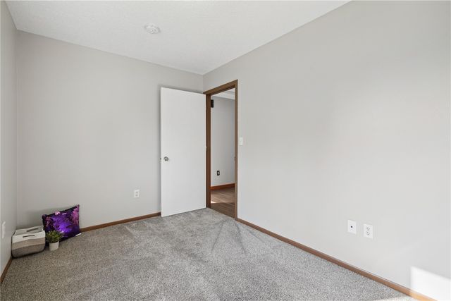 1510 North Drive, Ely, IA 52227
