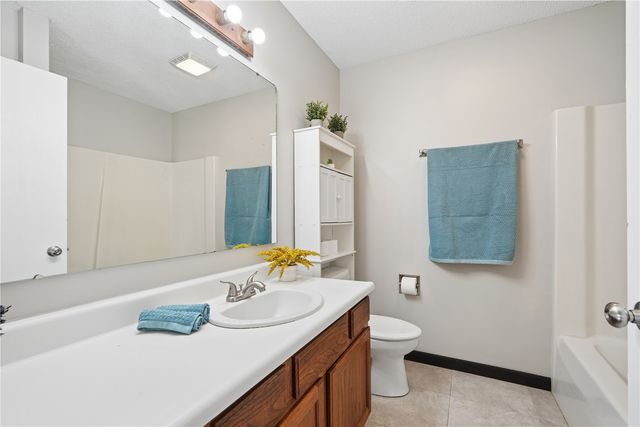 1510 North Drive, Ely, IA 52227