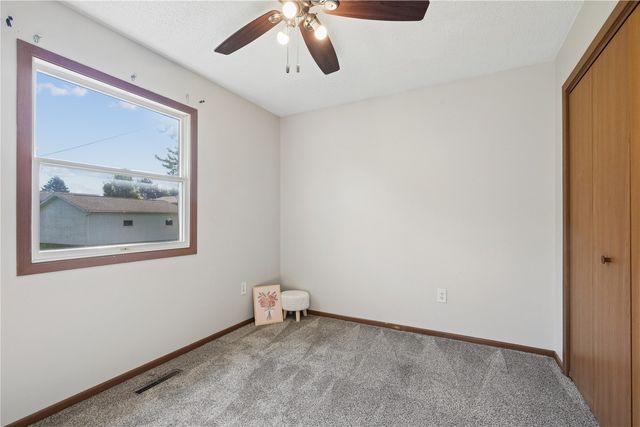 1510 North Drive, Ely, IA 52227