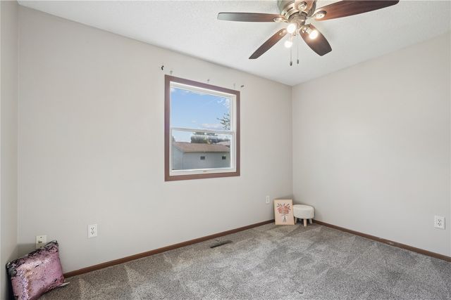 1510 North Drive, Ely, IA 52227