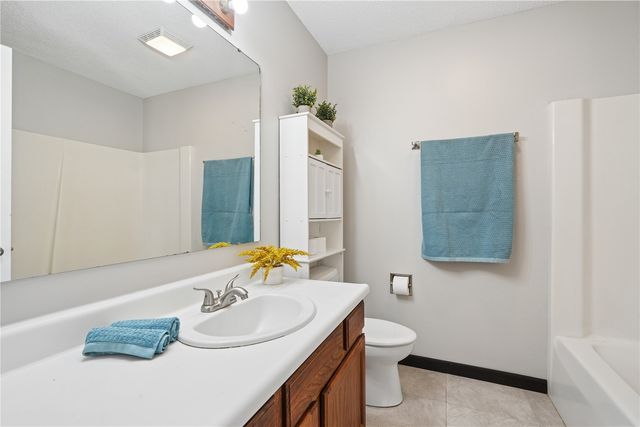 1510 North Drive, Ely, IA 52227