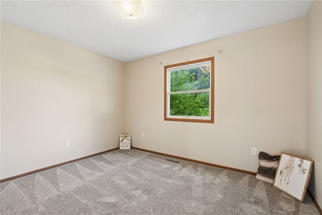 1510 North Drive, Ely, IA 52227