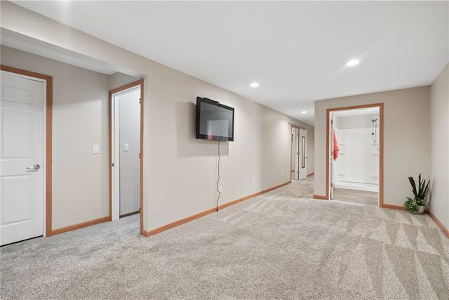 1510 North Drive, Ely, IA 52227