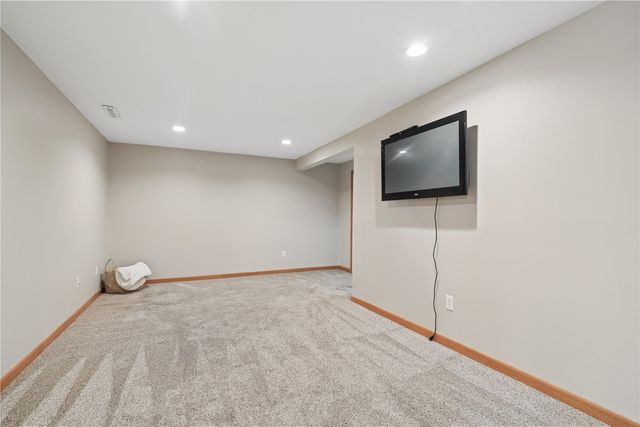 1510 North Drive, Ely, IA 52227